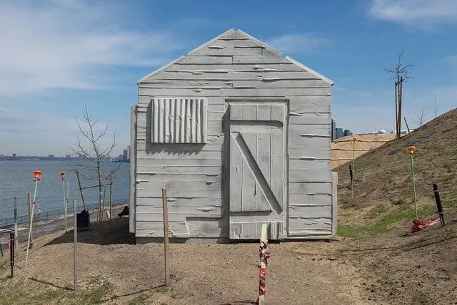 RachelWhiteread-Cabin4